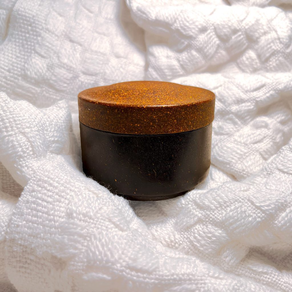 eco-friendly-packaging-container-in-a-white-blanket